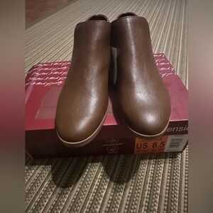 Kenzie Brown Ankle Boots. Size 8.5. New with tag and box.